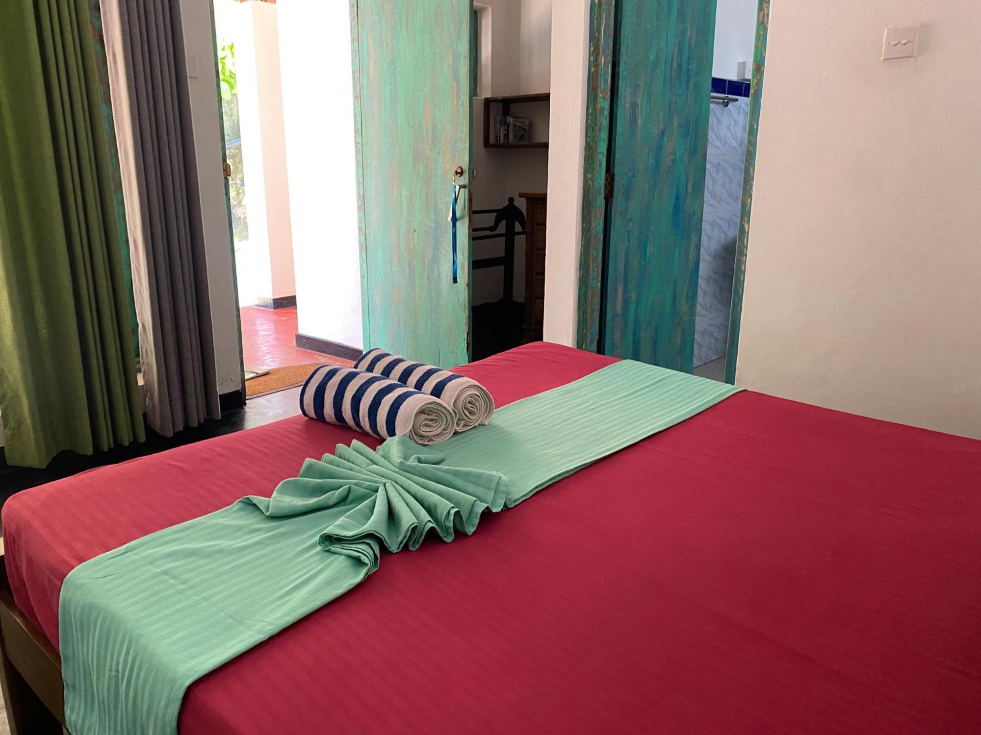Hotel Sapphire Blue Hikkaduwa Exterior foto